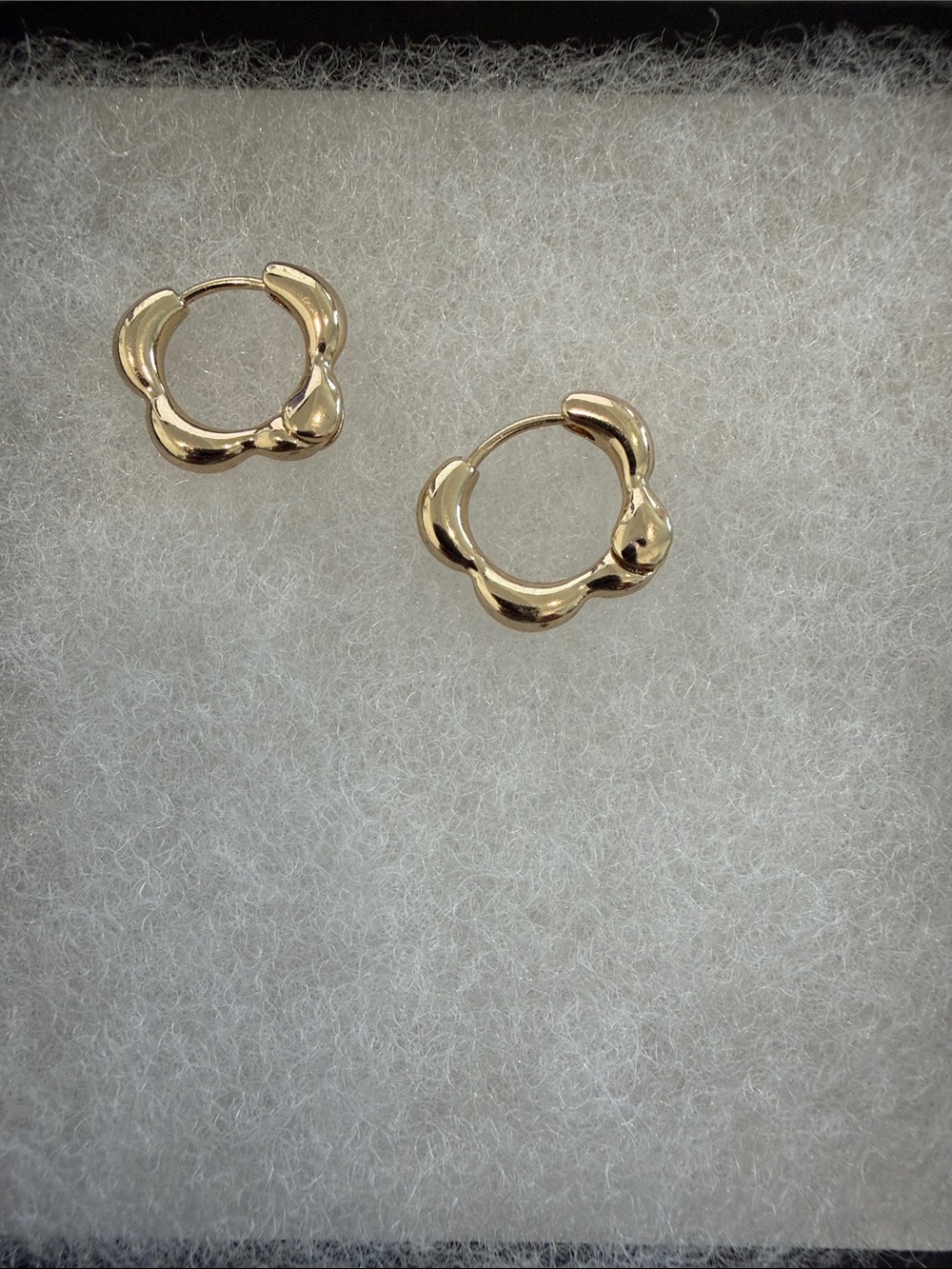 New Gold floral wavy huggie Earrings